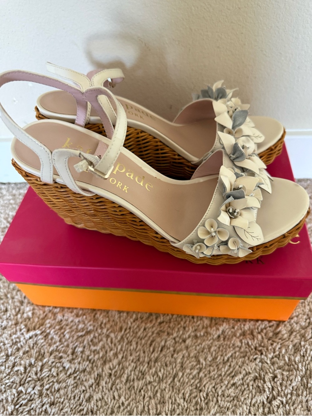 Kate Spade New York Fiori wicker wedge. Size 8 - Picture 4 of 8